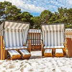 Prora - 2 Strandkoerben Am Strand Und Waschmaschine - Kingfisher Binz